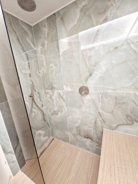 Erou Iancu Nicolae, Complex Cortina 126,